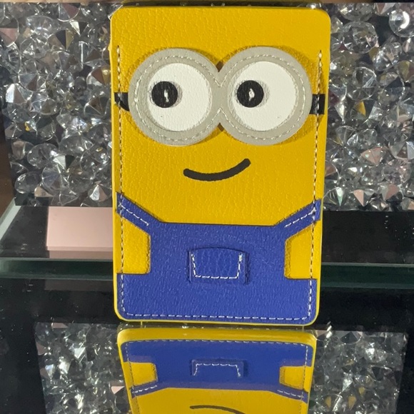 🔥LOUISE VUTTON🔥 MINION CARD HOLDER - Picture 3 of 4